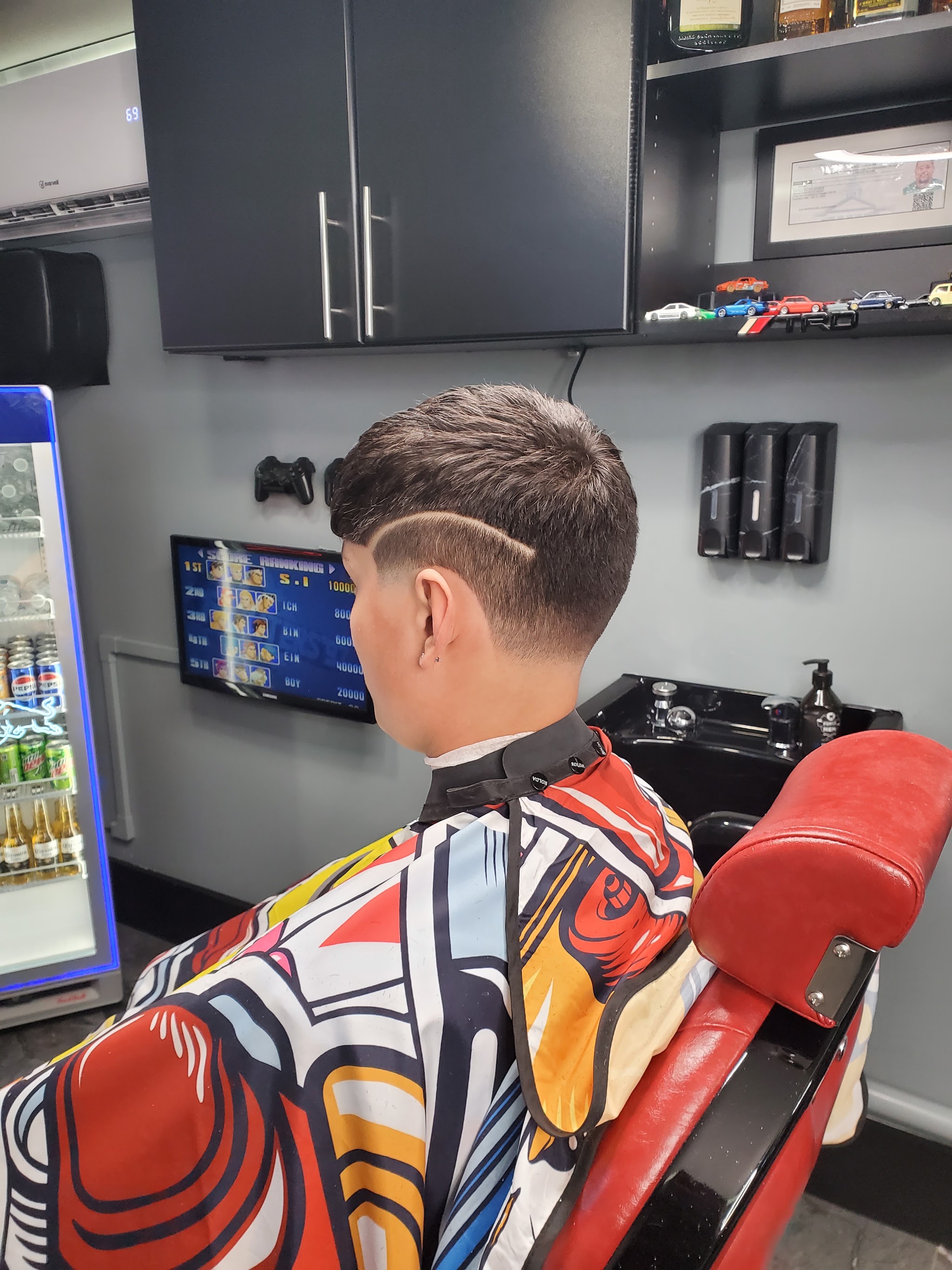 Short fade with a razor line